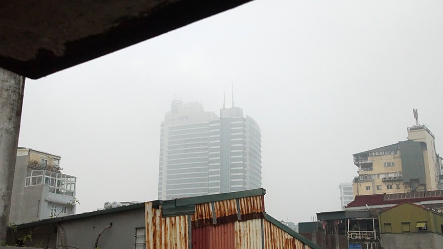 Hà Nội mịt mù trong sương sớm - ảnh 7