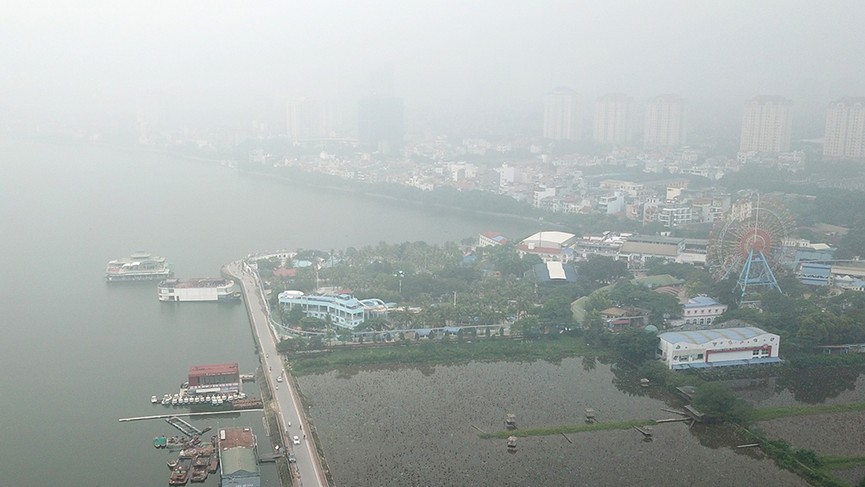 Hà Nội mịt mù trong sương sớm - ảnh 10