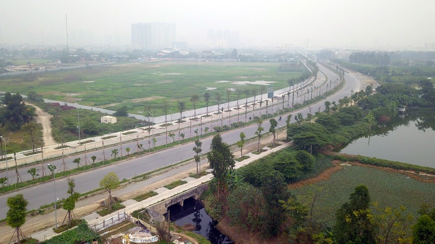 Toàn cảnh con đường 1.500 tỉ dang dở, dân muốn đi qua phải xin phép - ảnh 9