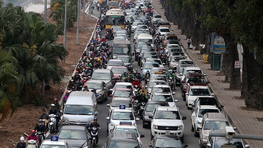 Chôn chân hàng giờ vì ùn tắc kinh hoàng trong ngày 27 Tết - ảnh 3