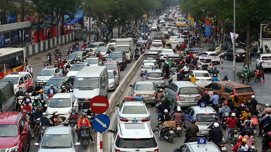 Chôn chân hàng giờ vì ùn tắc kinh hoàng trong ngày 27 Tết - ảnh 9