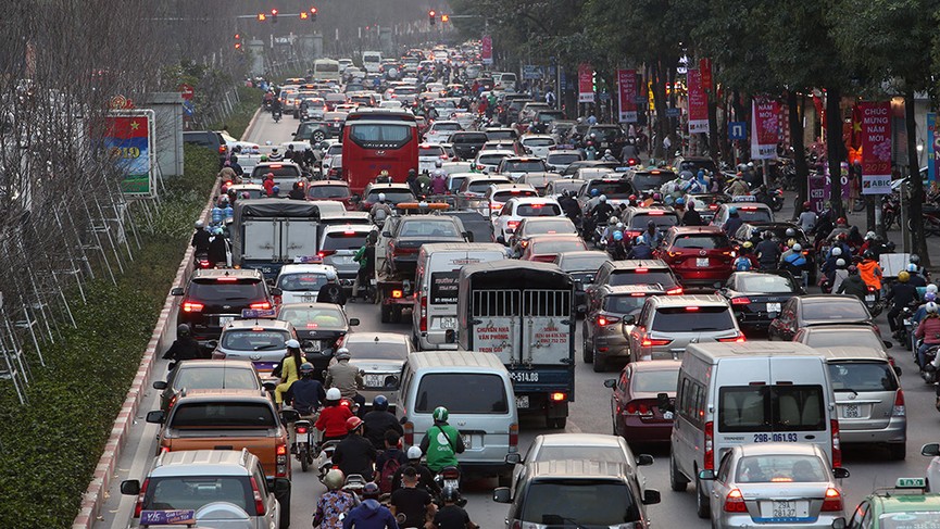 Chôn chân hàng giờ vì ùn tắc kinh hoàng trong ngày 27 Tết - ảnh 11
