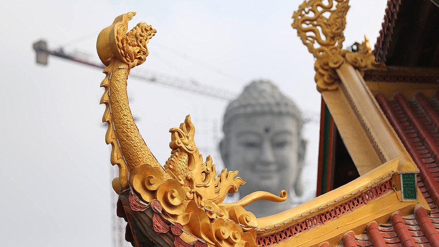 Chiêm ngưỡng bức tượng phật vì hòa bình khổng lồ ở Hà Nội - ảnh 9