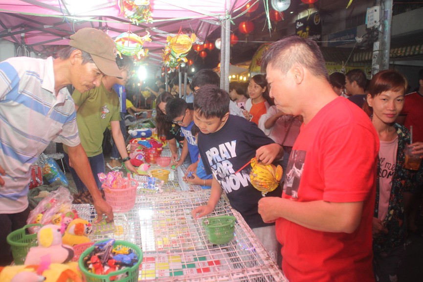 Nhộn nhịp Phố lồng đèn trước thềm Tết Trung thu - ảnh 13