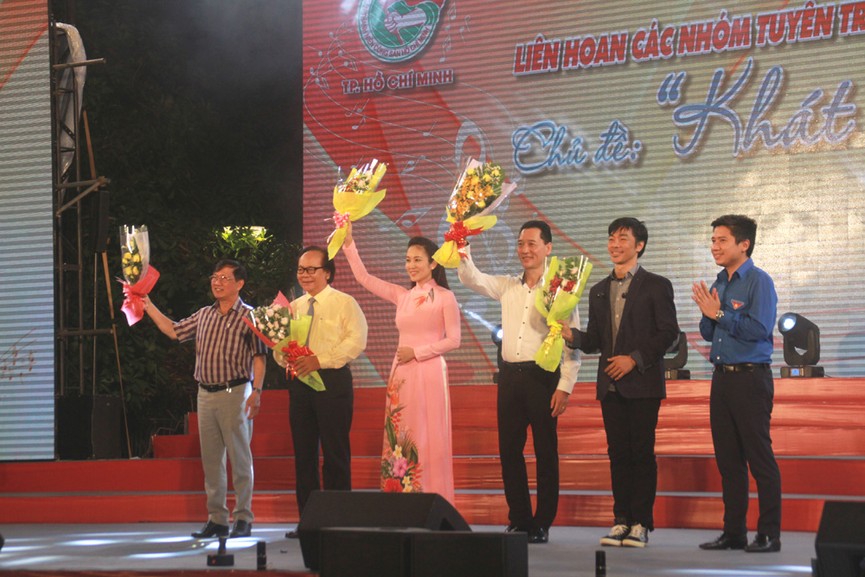 ĐH Kinh tế TPHCM giành ngôi quán quân nhóm tuyên truyền ca khúc CM - ảnh 1