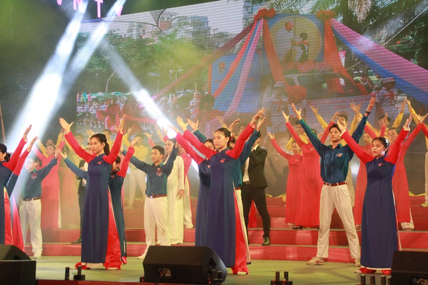 ĐH Kinh tế TPHCM giành ngôi quán quân nhóm tuyên truyền ca khúc CM - ảnh 5