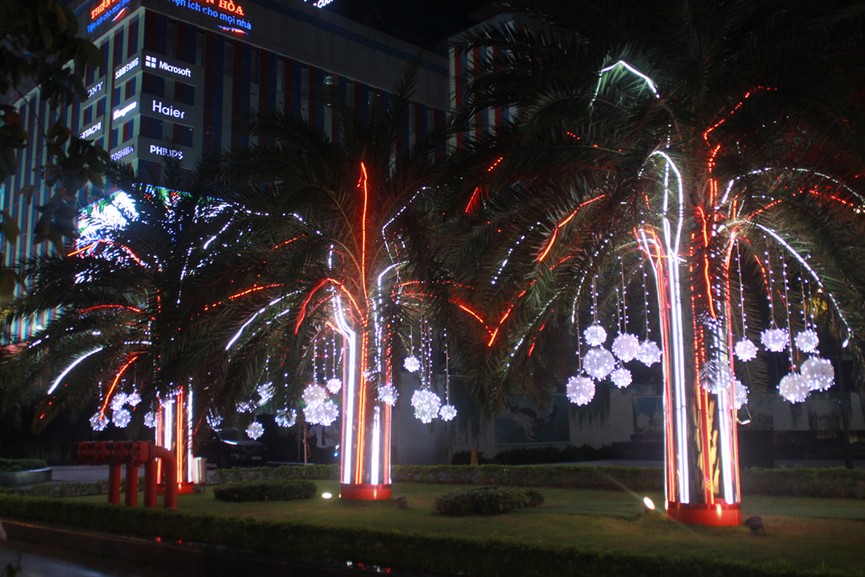 Phố Sài Gòn lung linh đón Giáng sinh - ảnh 12