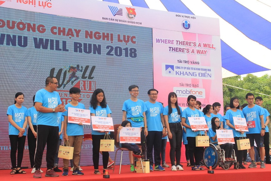 Trao 30 suất học bổng Nghị lực đến các HSSV vượt khó vươn lên - ảnh 5