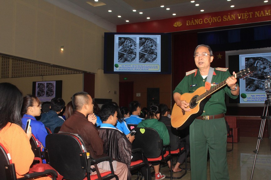 Sinh viên TPHCM tự hào truyền thống Biên phòng Việt Nam - ảnh 2