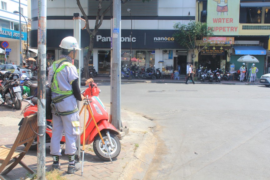 Người dân Sài Gòn mưu sinh trong những ngày nóng 'nung người' tháng 3 - ảnh 11