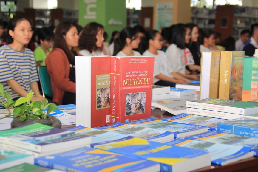 Ngày hội sách và văn hóa đọc lần đầu diễn ra tại Ký túc xá ĐHQG TPHCM - ảnh 7