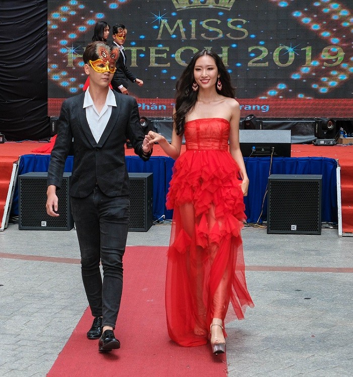 TOP 20 Miss HUTECH rạng ngời trong trang phục thời trang - ảnh 15