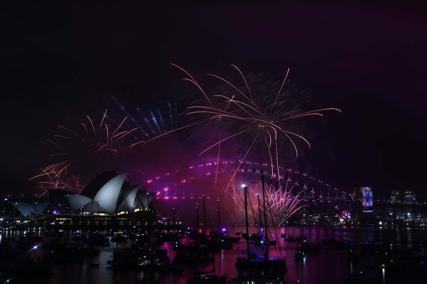 Choáng ngợp trước màn pháo hoa rực rỡ ở Sydney trước giao thừa 2019 - ảnh 7