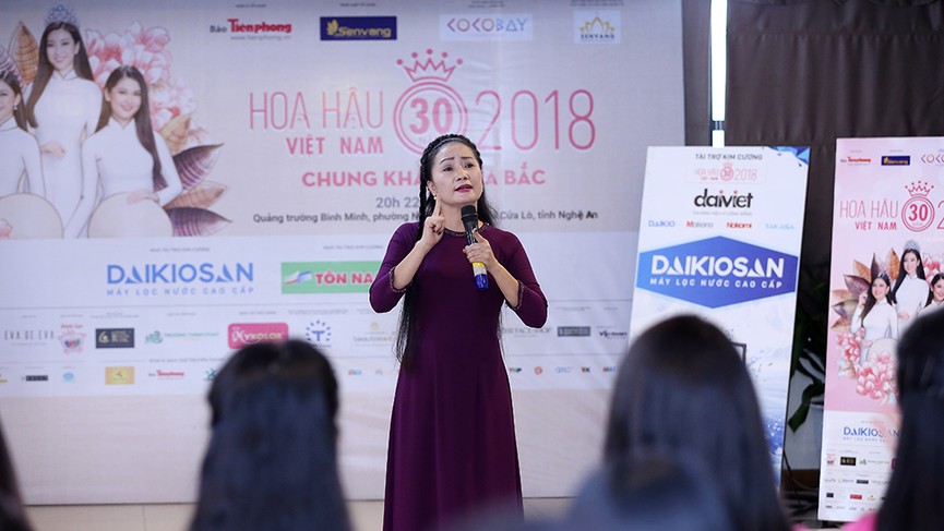 Thí sinh HHVN bật khóc khi nghe NSND Hồng Lựu hát ví dặm - ảnh 1
