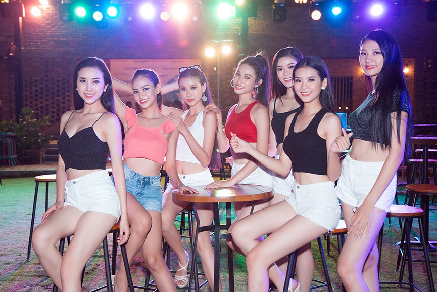 Thí sinh Hoa hậu Việt Nam 'quẩy' tưng bừng tại biển đêm Đà Nẵng - ảnh 6
