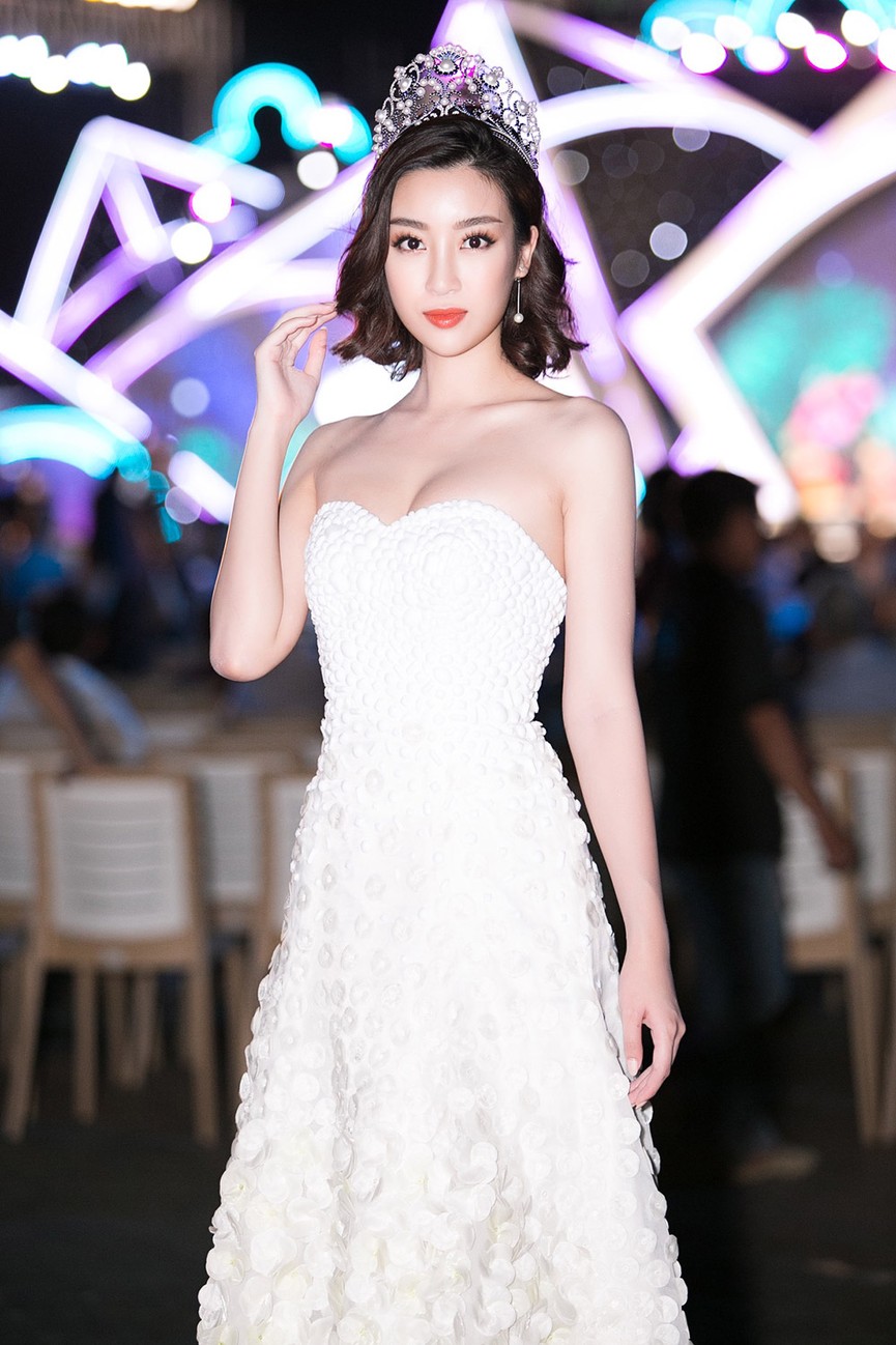 Hoa hậu Đỗ Mỹ Linh mê hoặc với tóc ngắn lạ lẫm - ảnh 2