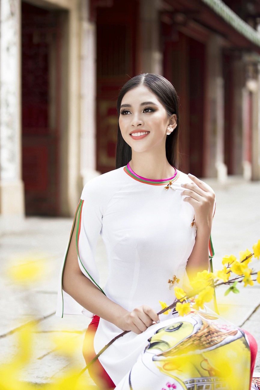 Hoa hậu Tiểu Vy gây thương nhớ với áo dài xuân rực rỡ - ảnh 10