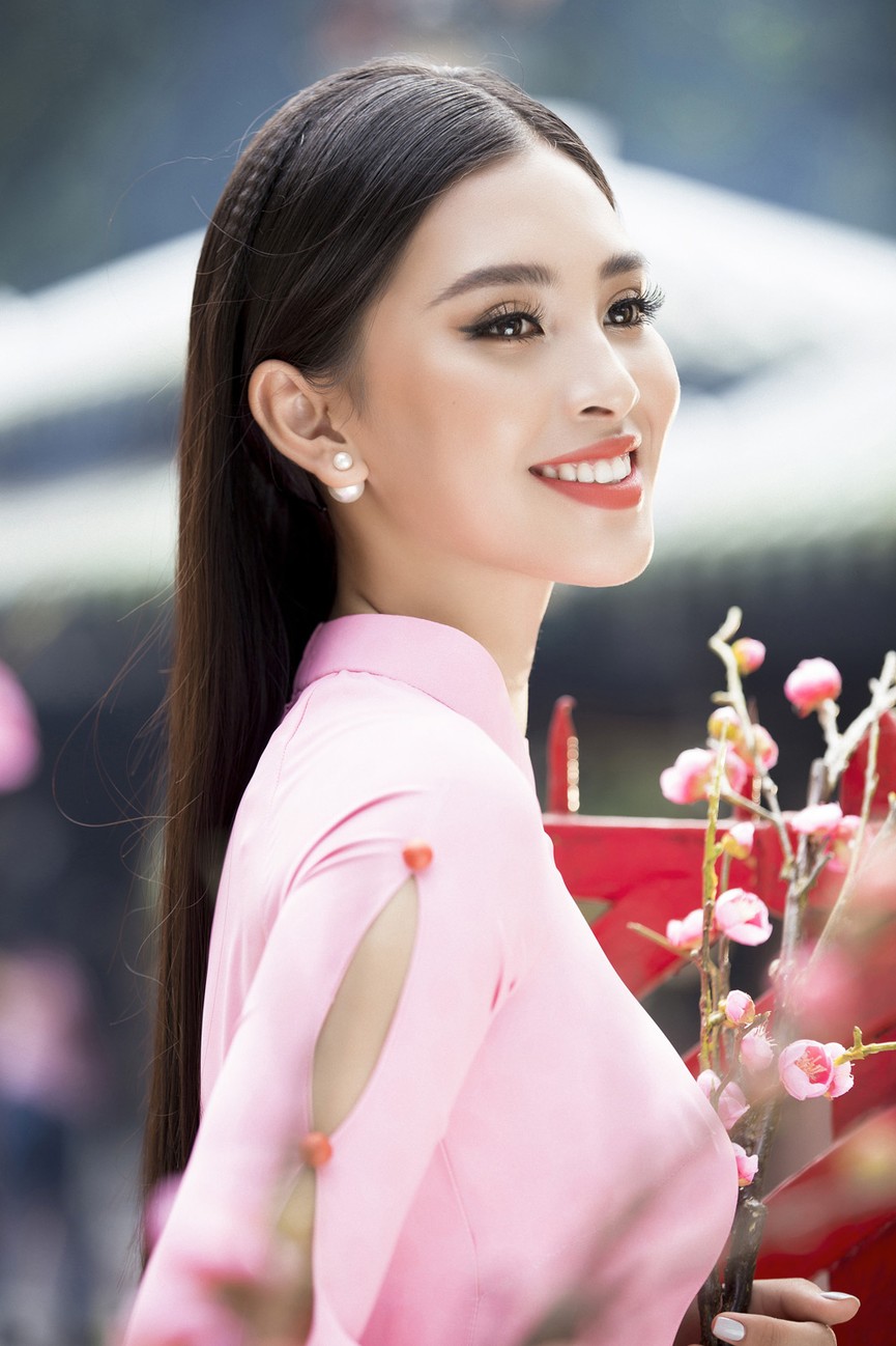 Hoa hậu Tiểu Vy gây thương nhớ với áo dài xuân rực rỡ - ảnh 9