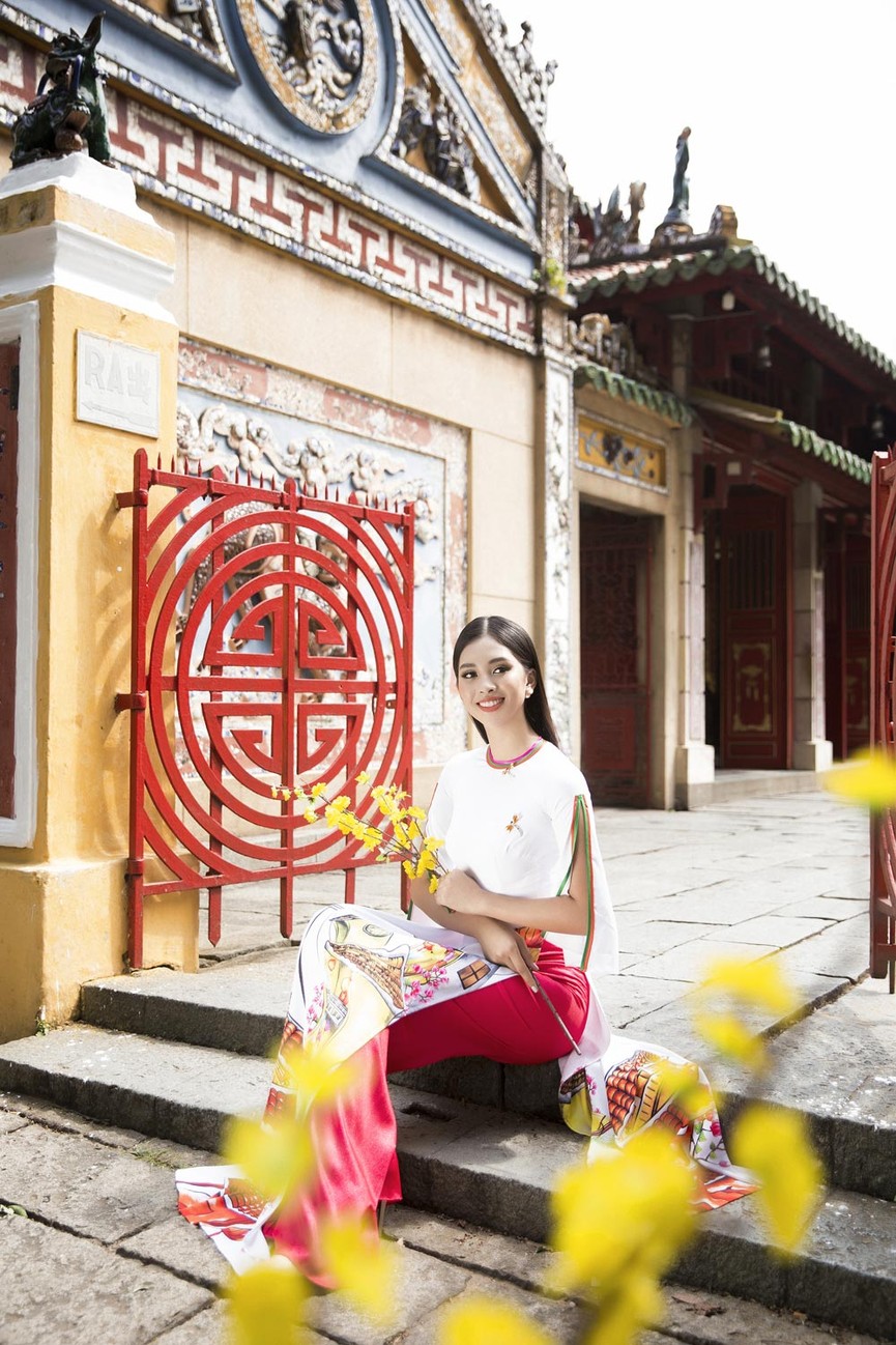 Hoa hậu Tiểu Vy gây thương nhớ với áo dài xuân rực rỡ - ảnh 7
