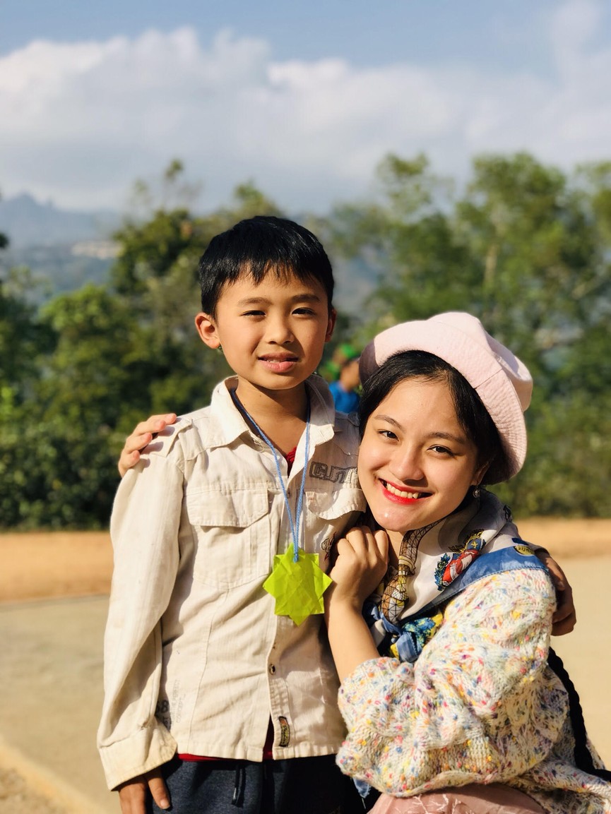 Cô ca sĩ trẻ truyền cảm hứng tích cực đến mọi người - ảnh 6