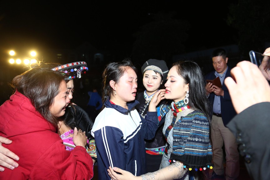 Cô ca sĩ trẻ truyền cảm hứng tích cực đến mọi người - ảnh 7