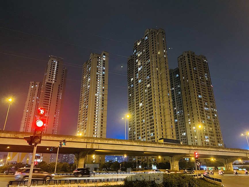 Hưởng ứng giờ Trái đất, hàng loạt chung cư Hà Nội giảm lượng ánh sáng đèn - ảnh 1