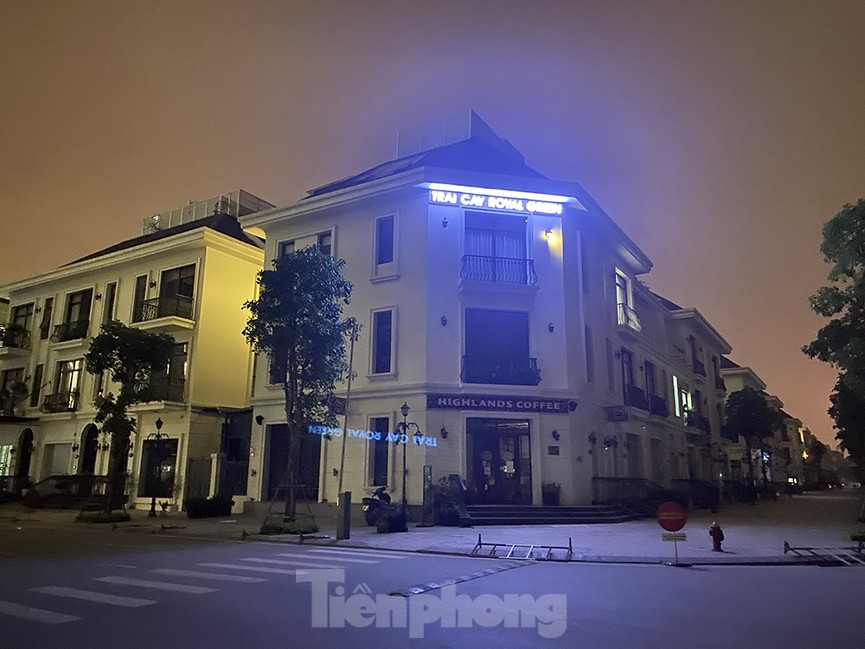 Hưởng ứng giờ Trái đất, hàng loạt chung cư Hà Nội giảm lượng ánh sáng đèn - ảnh 12
