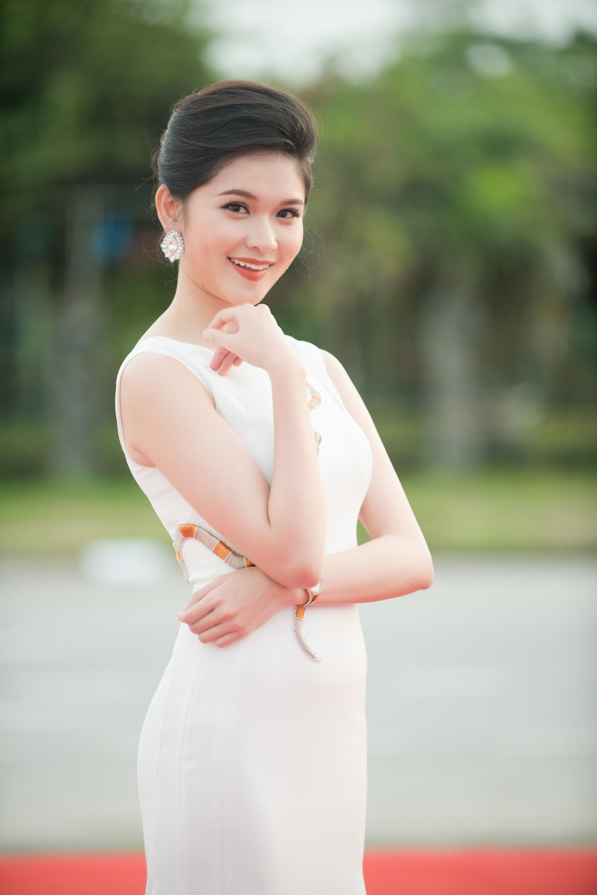 Á hậu Thuỳ Dung rạng rỡ, 'đọ sắc' Hồ Ngọc Hà - ảnh 10