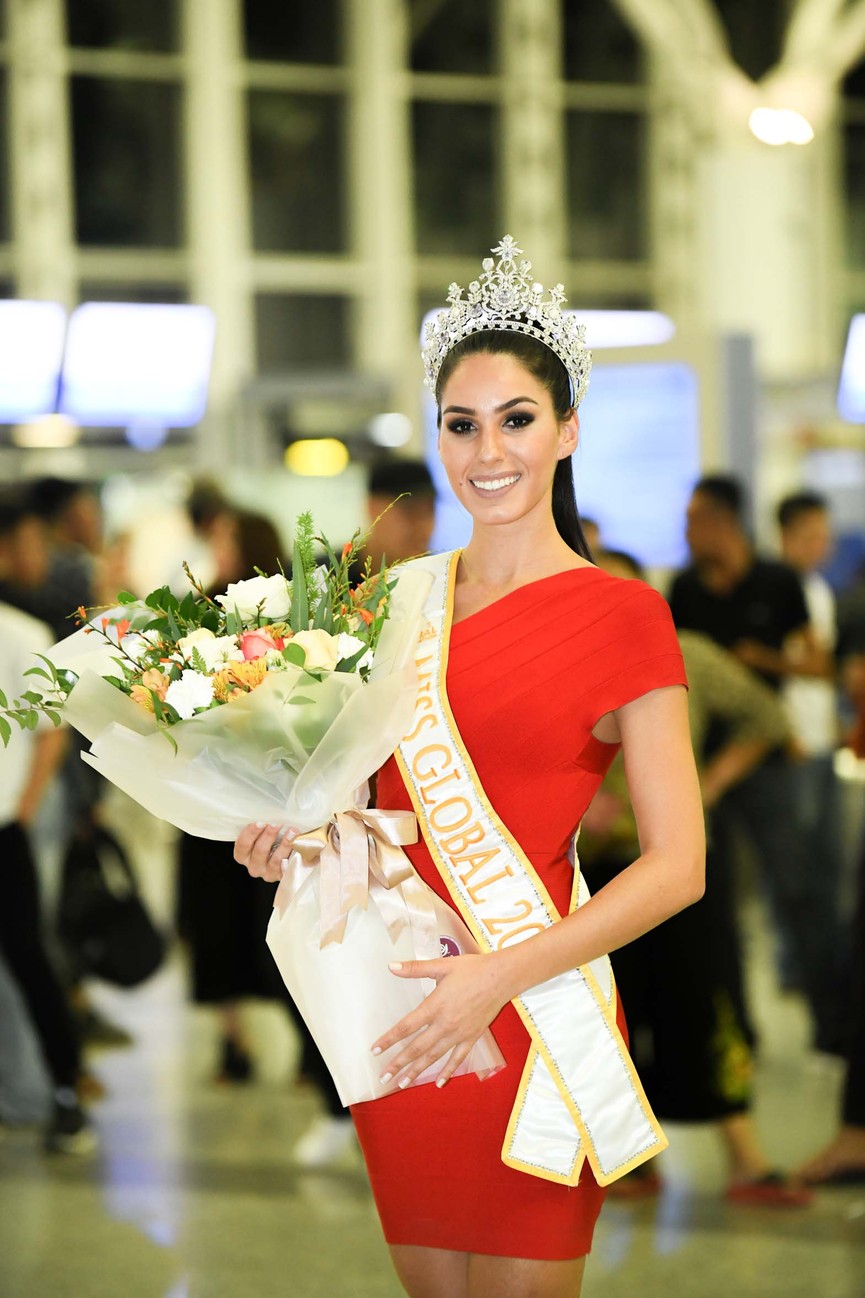 Miss Global 2017 gợi cảm tới Việt Nam, tình tứ bên nam vương Ngọc Tình - ảnh 5