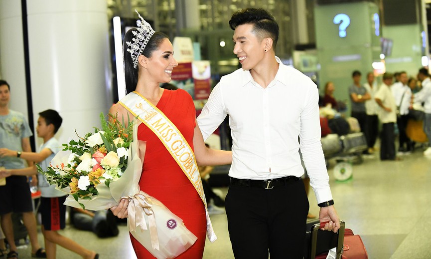 Miss Global 2017 gợi cảm tới Việt Nam, tình tứ bên nam vương Ngọc Tình - ảnh 9