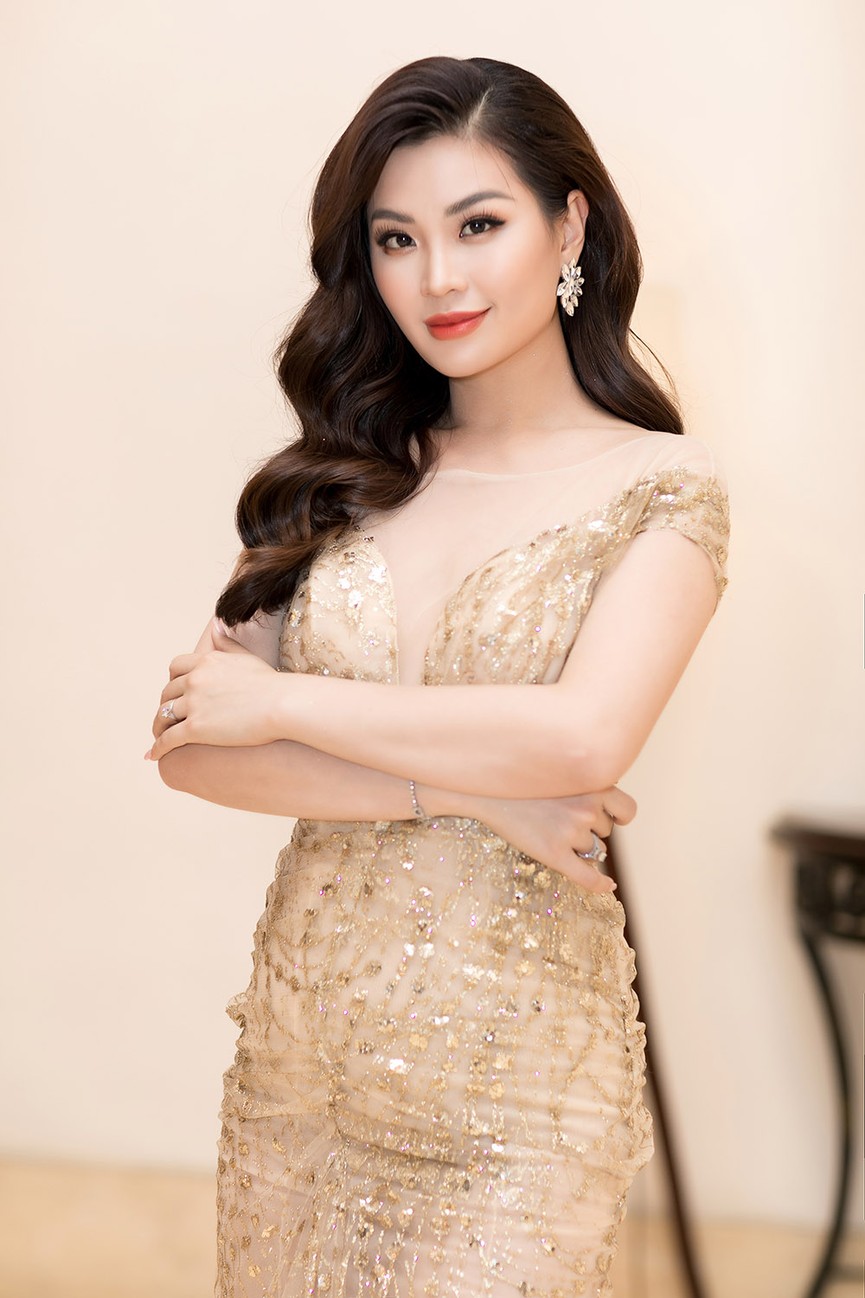 Á hậu Diễm Trang lộng lẫy với đầm đuôi cá, hội ngộ MC Danh Tùng - ảnh 4