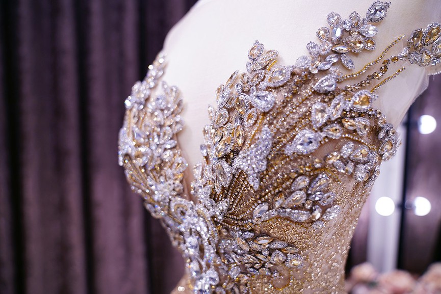 Hé lộ váy dạ hội dát vàng Phương Nga sẽ mặc trong chung kết Miss Grand - ảnh 2