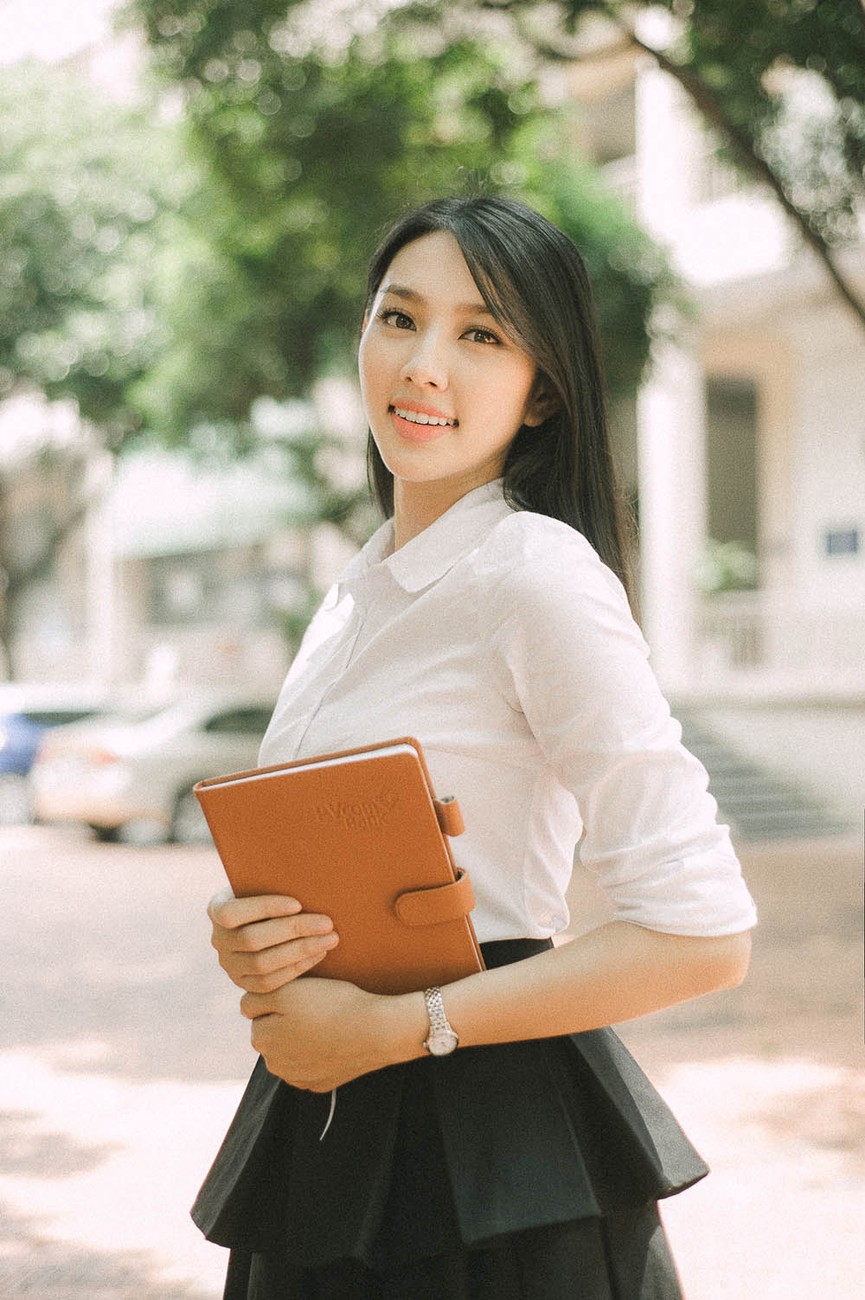 Thùy Tiên gây xúc động với clip tự giới thiệu ở HH Quốc tế 2018 - ảnh 2