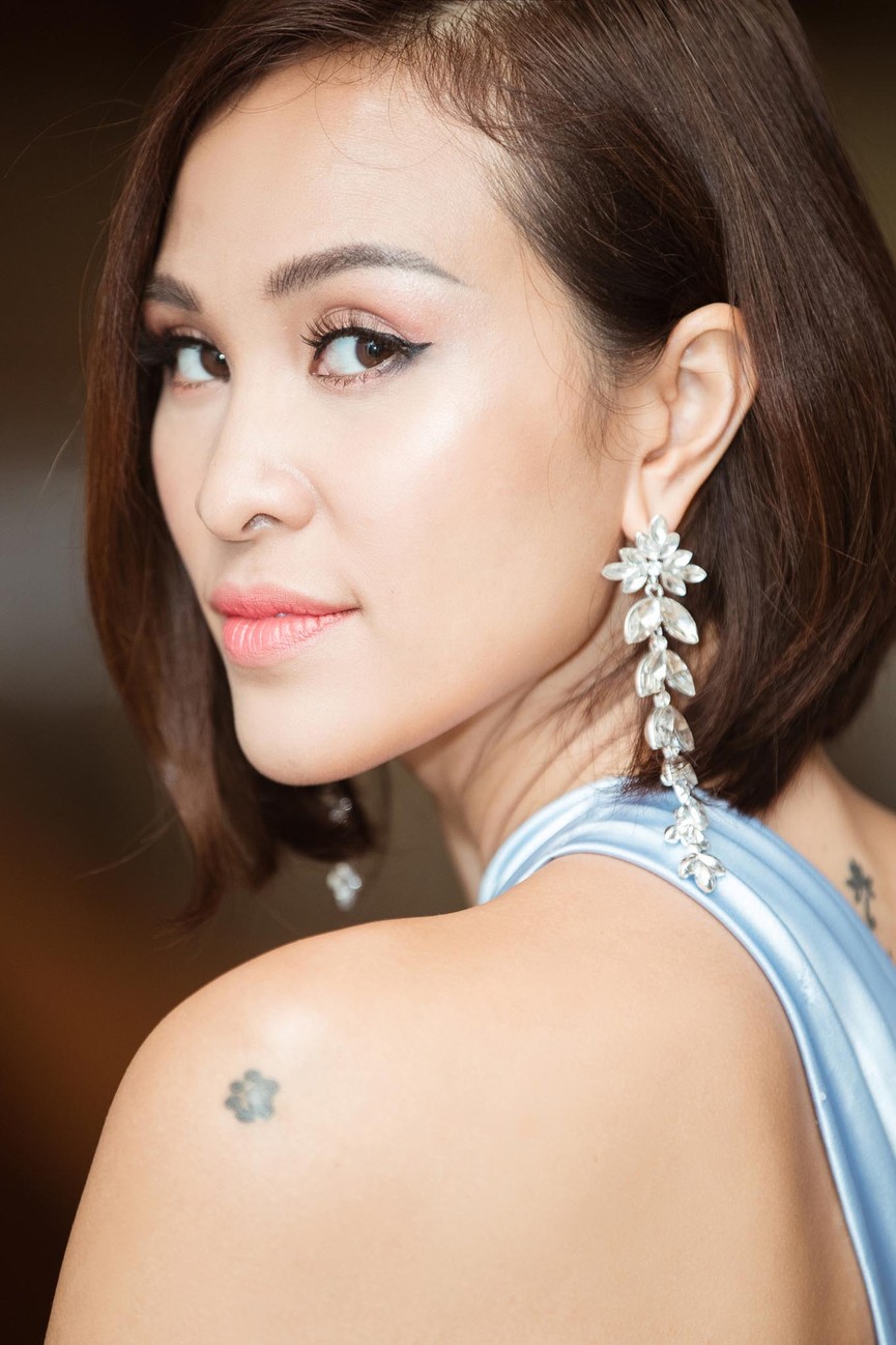 Hoa hậu Đỗ Mỹ Linh, siêu mẫu Phương Mai đọ sắc với váy cắt xẻ gợi cảm - ảnh 7