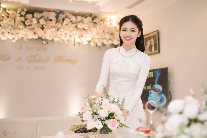 Những khoảnh khắc đẹp trong lễ ăn hỏi của Á hậu Thanh Tú - ảnh 6