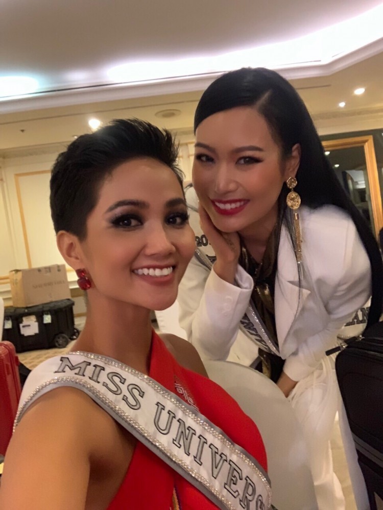 H'Hen Niê thần thái rạng rỡ đọ sắc thí sinh Miss Universe ở Thái Lan - ảnh 3