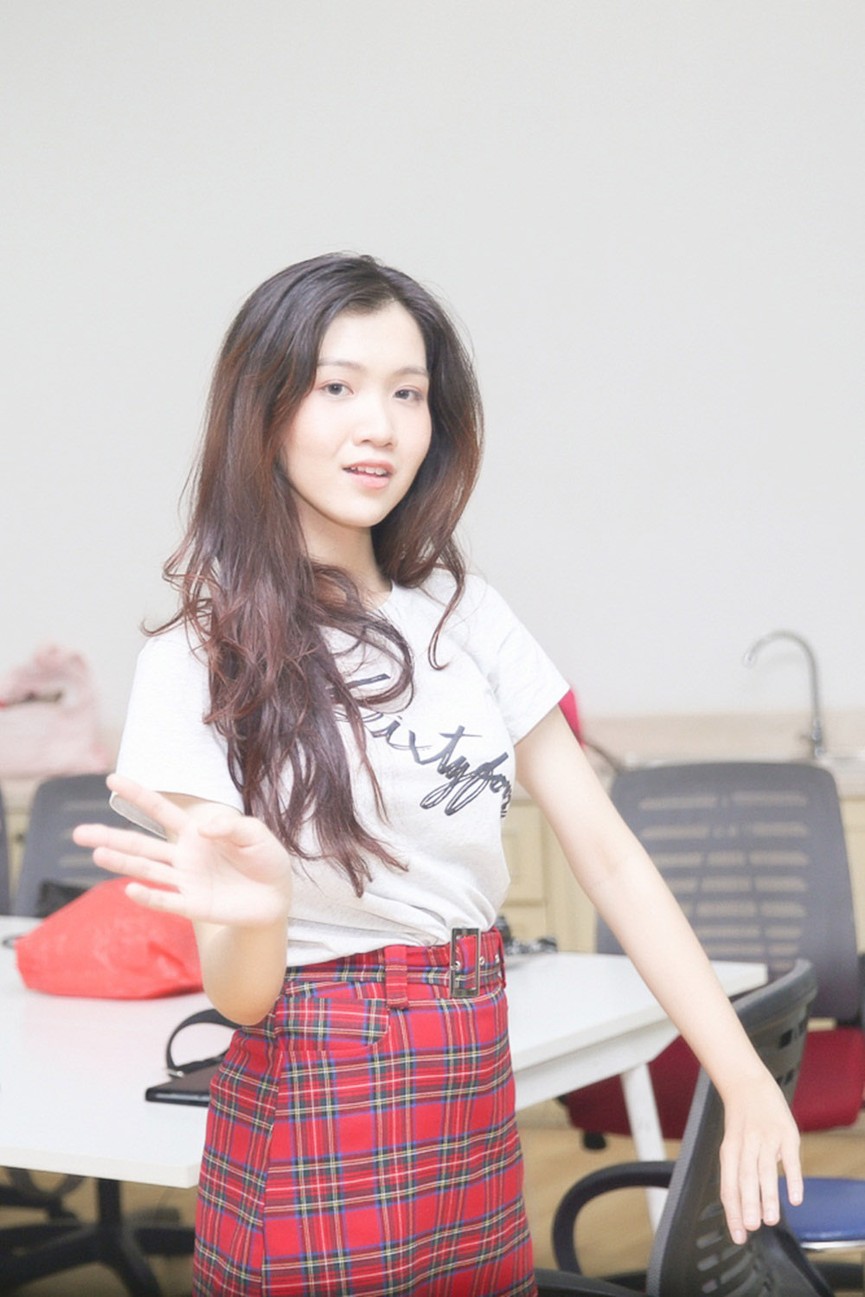 Mặt mộc đời thường xinh đẹp của tân 'nữ hoàng chuyển giới Việt Nam' - ảnh 3