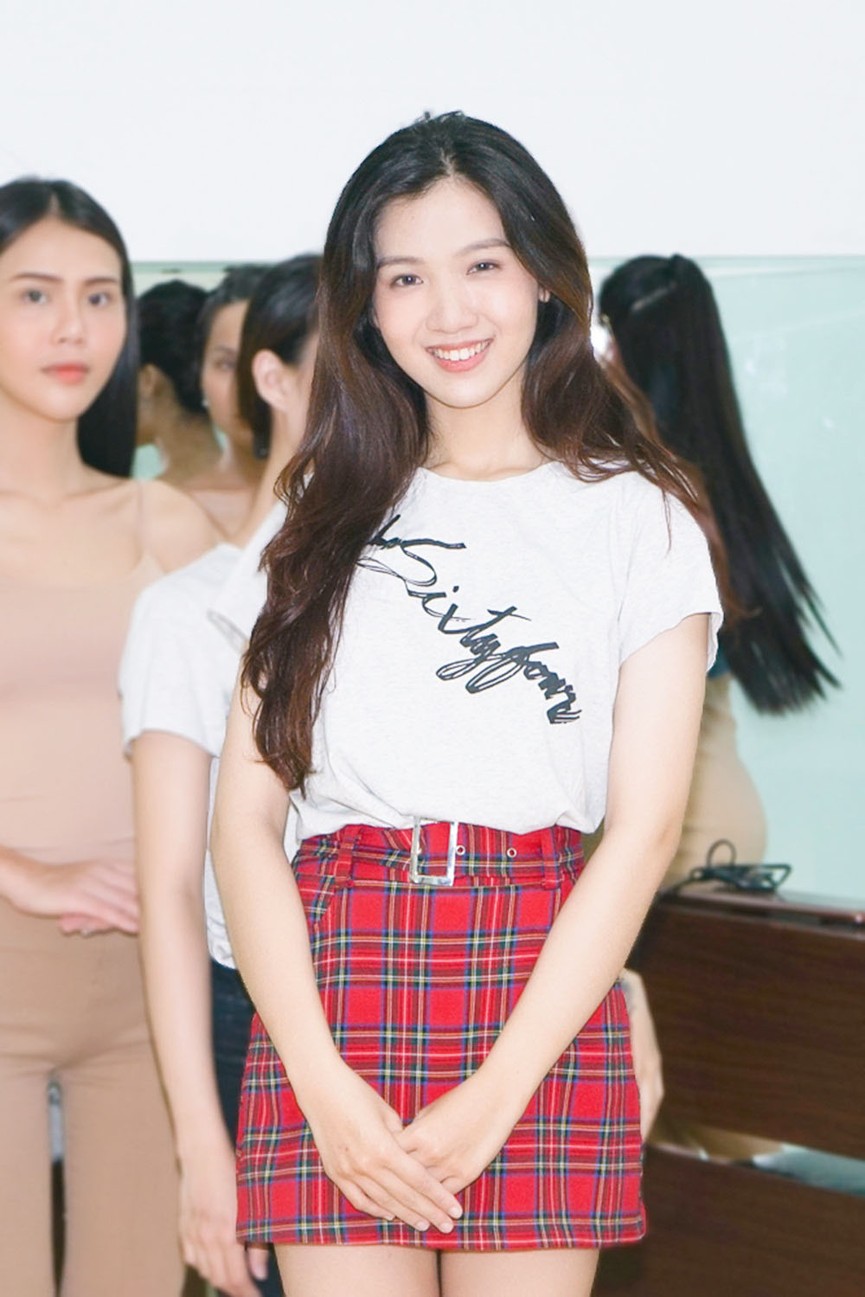 Mặt mộc đời thường xinh đẹp của tân 'nữ hoàng chuyển giới Việt Nam' - ảnh 1