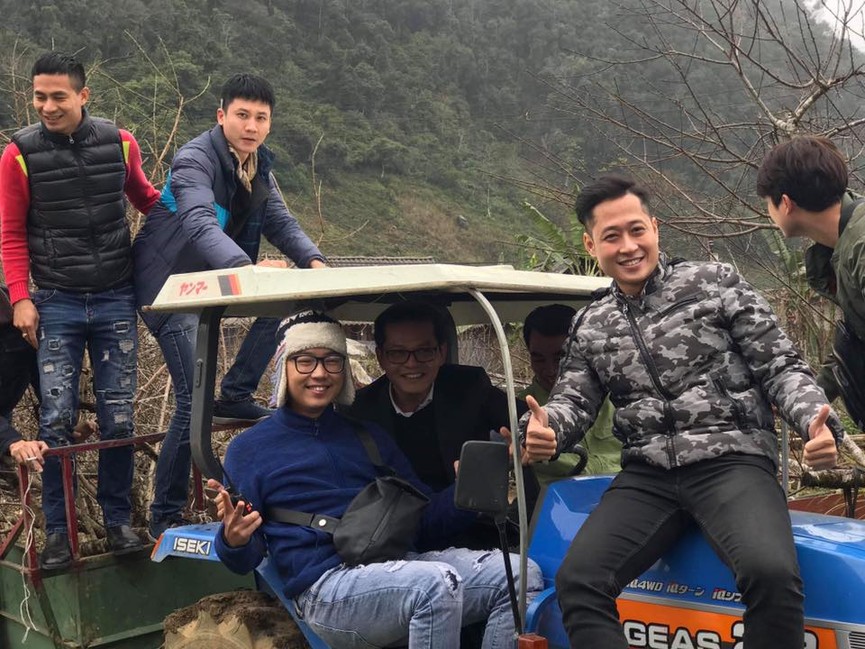 NSND Trung Hiếu và vợ 9X mặc áo dài đôi trong lễ ăn hỏi - ảnh 9