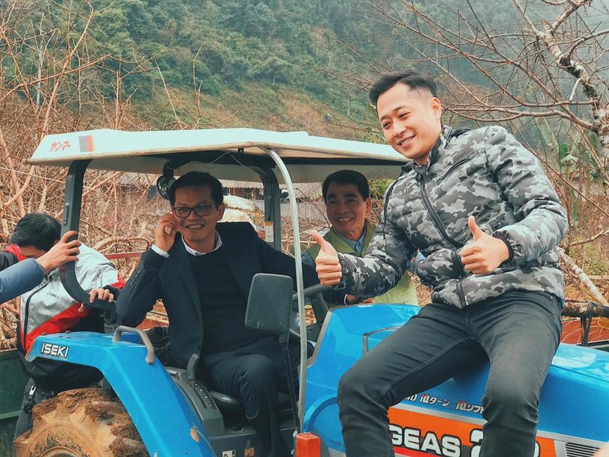 NSND Trung Hiếu và vợ 9X mặc áo dài đôi trong lễ ăn hỏi - ảnh 8