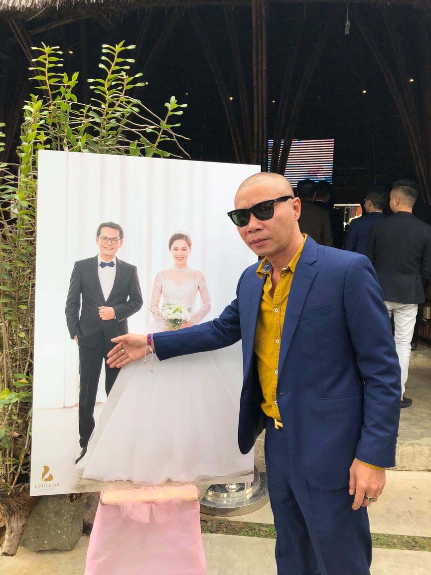 NSND Trung Hiếu ngượng ngùng khi được yêu cầu hôn vợ 9X trong hôn lễ - ảnh 5