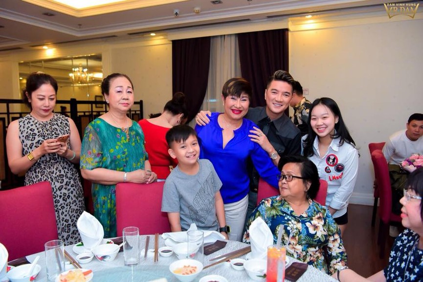 Mr. Đàm tổ chức sinh nhật hoành tráng cho mẹ ruột sau ồn ào nợ nần - ảnh 4