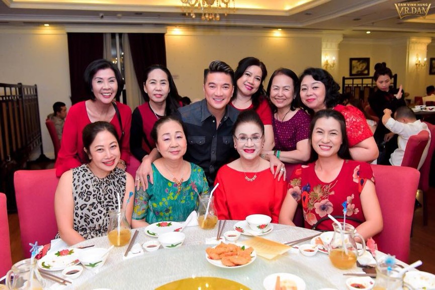 Mr. Đàm tổ chức sinh nhật hoành tráng cho mẹ ruột sau ồn ào nợ nần - ảnh 9
