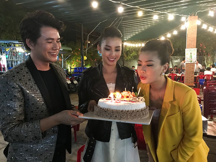 Hoa hậu Tiểu Vy bí mật tổ chức sinh nhật sớm cho Á hậu Diễm Trang - ảnh 8