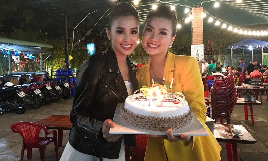 Hoa hậu Tiểu Vy bí mật tổ chức sinh nhật sớm cho Á hậu Diễm Trang - ảnh 9