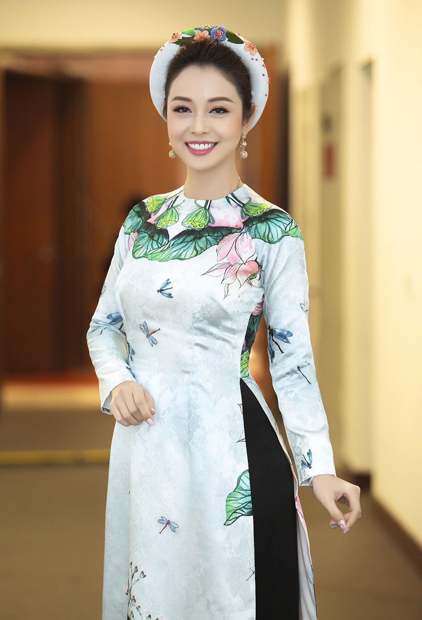 Jennifer Phạm mặc áo dài Tết, rạng rỡ hội ngộ chồng cũ Quang Dũng - ảnh 2