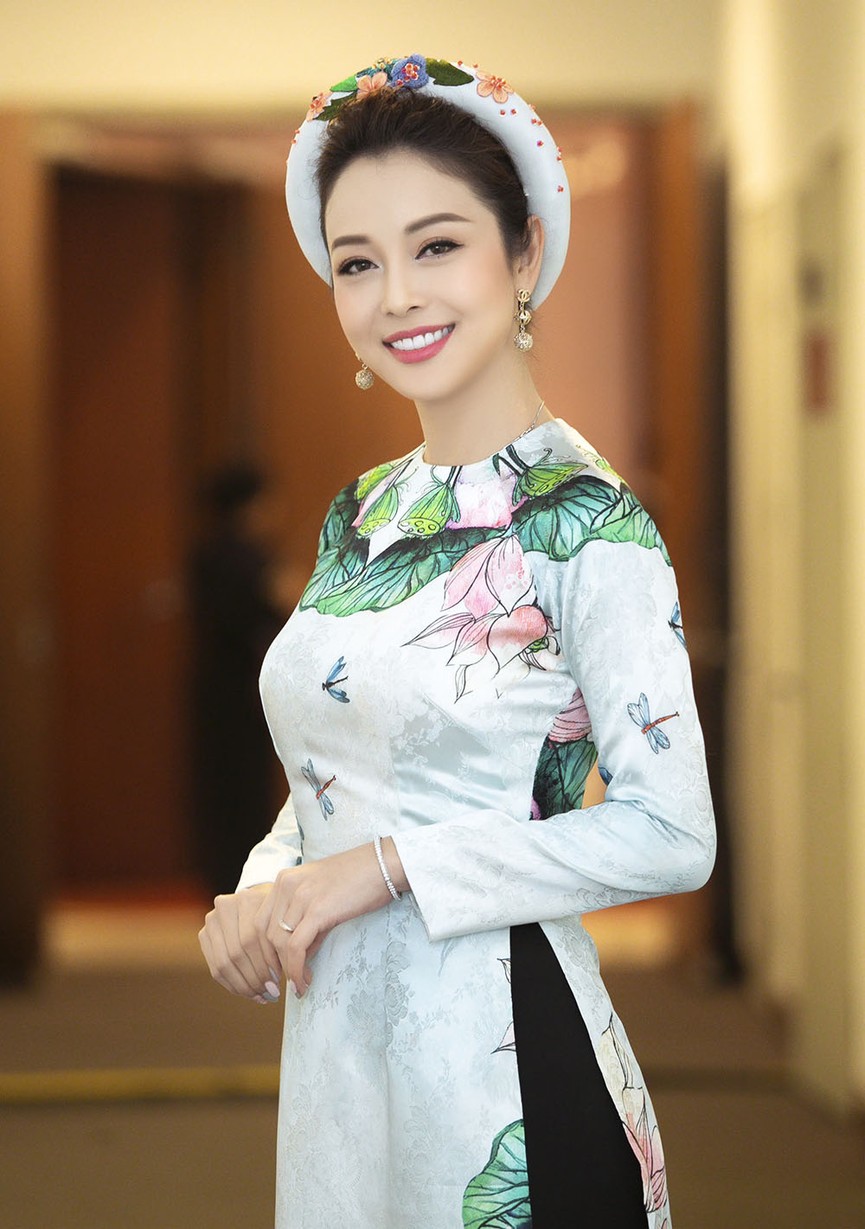 Jennifer Phạm mặc áo dài Tết, rạng rỡ hội ngộ chồng cũ Quang Dũng - ảnh 3