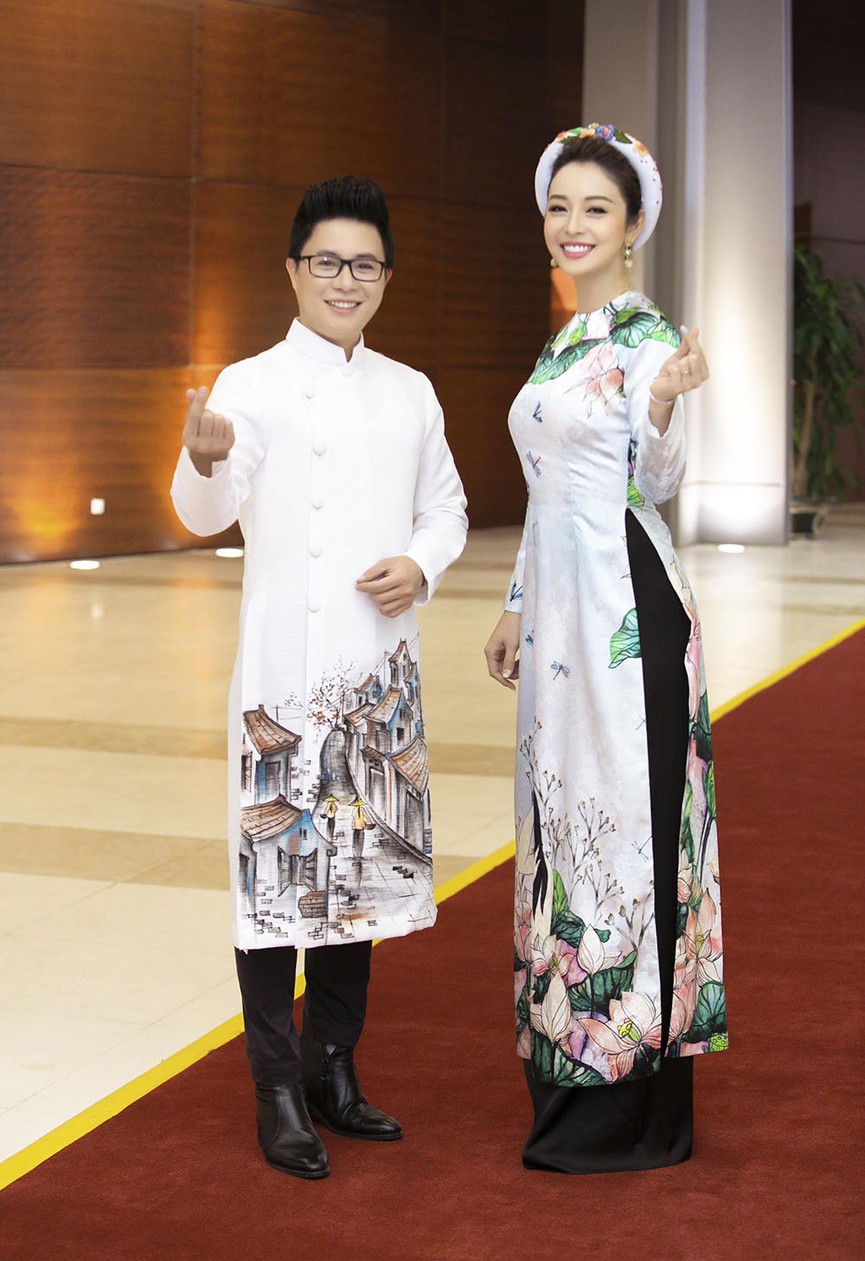 Jennifer Phạm mặc áo dài Tết, rạng rỡ hội ngộ chồng cũ Quang Dũng - ảnh 4