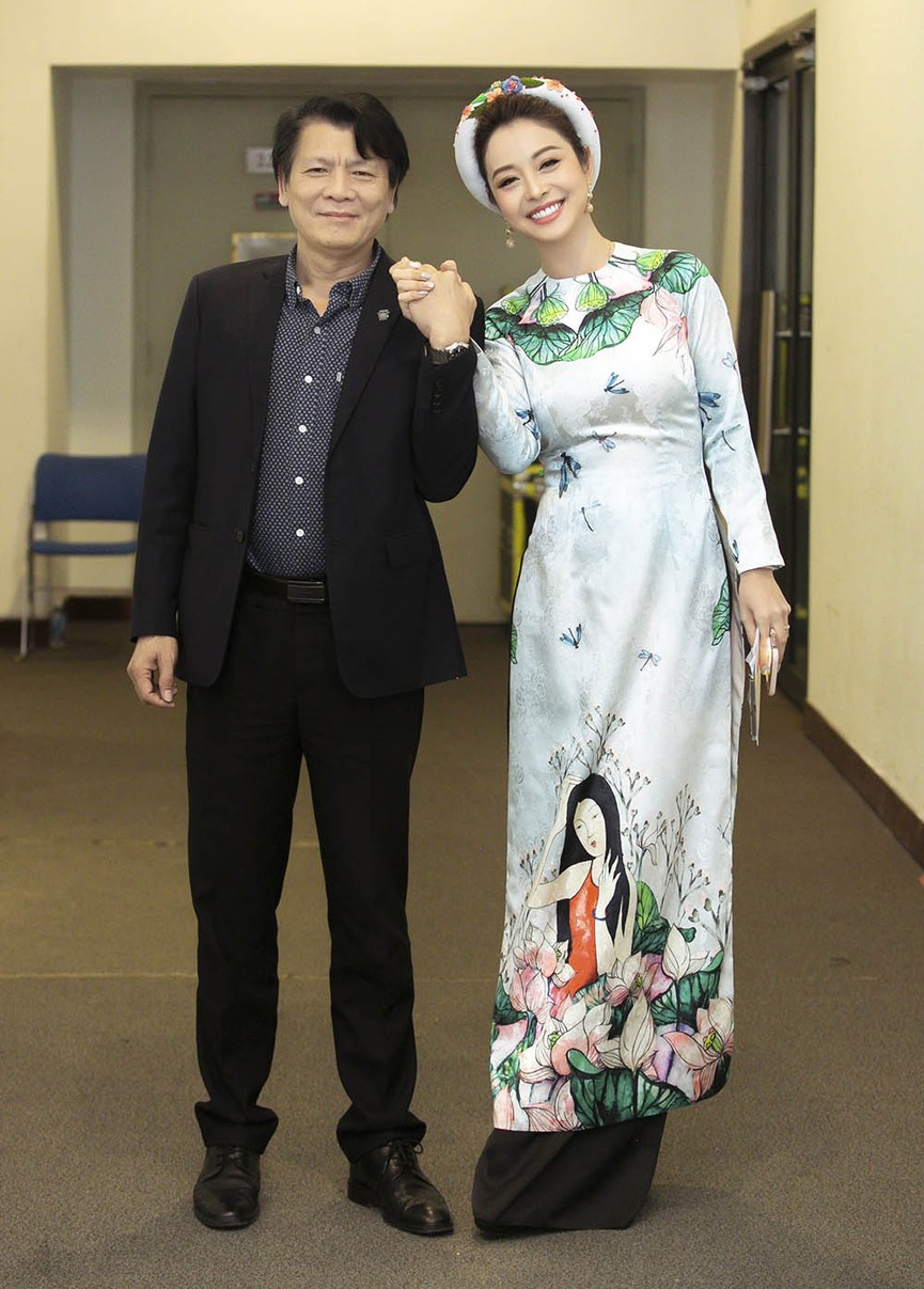 Jennifer Phạm mặc áo dài Tết, rạng rỡ hội ngộ chồng cũ Quang Dũng - ảnh 7