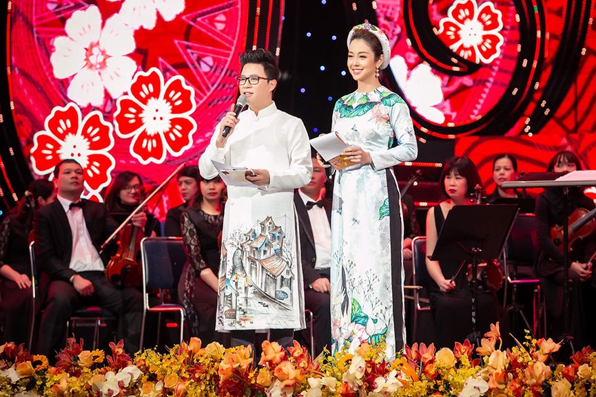Jennifer Phạm mặc áo dài Tết, rạng rỡ hội ngộ chồng cũ Quang Dũng - ảnh 8